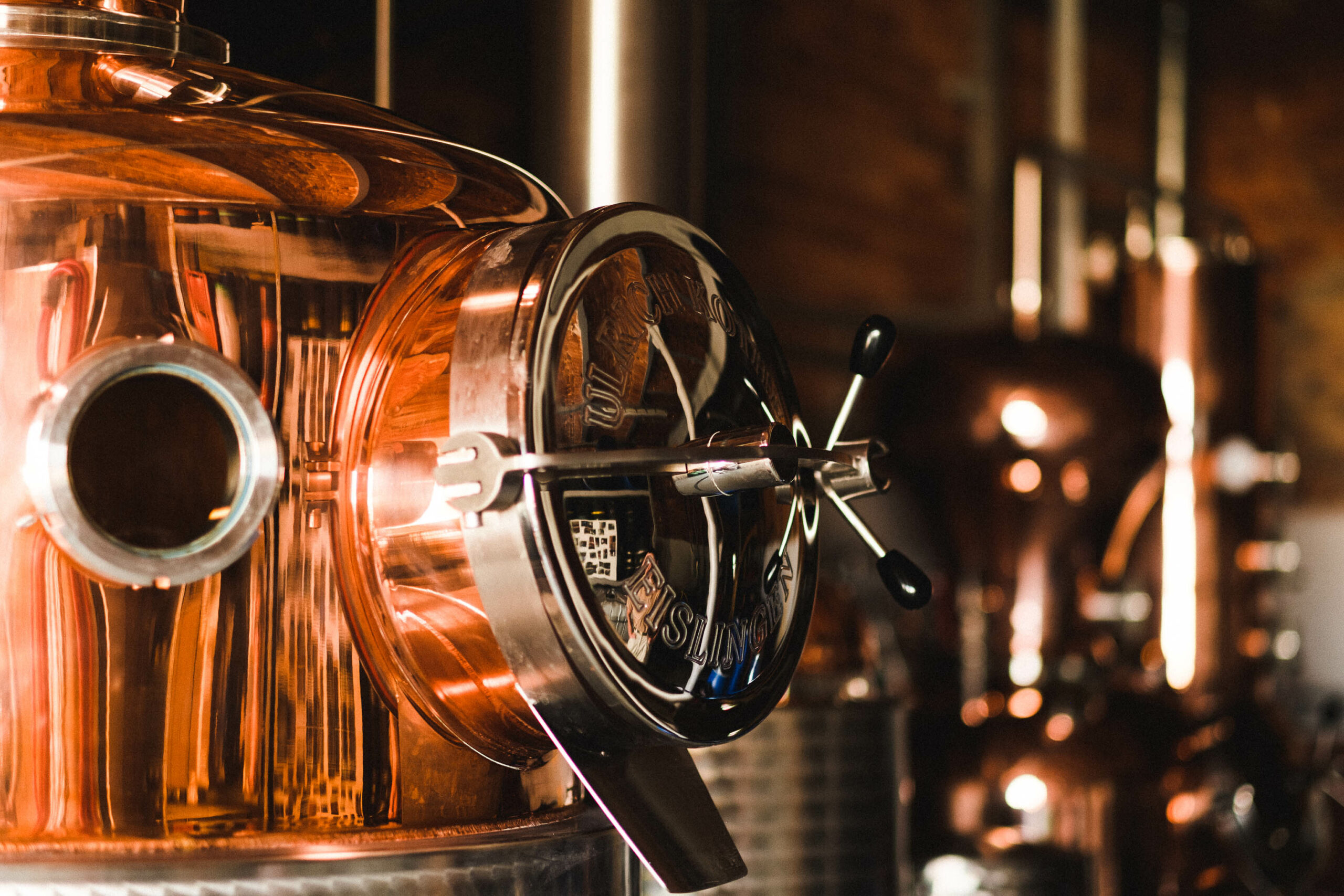 Mit Fassgereiften Spirituosen um die Welt- Geschichten von Whisky, Rum, Armagnac, Cognac, Gin uvm