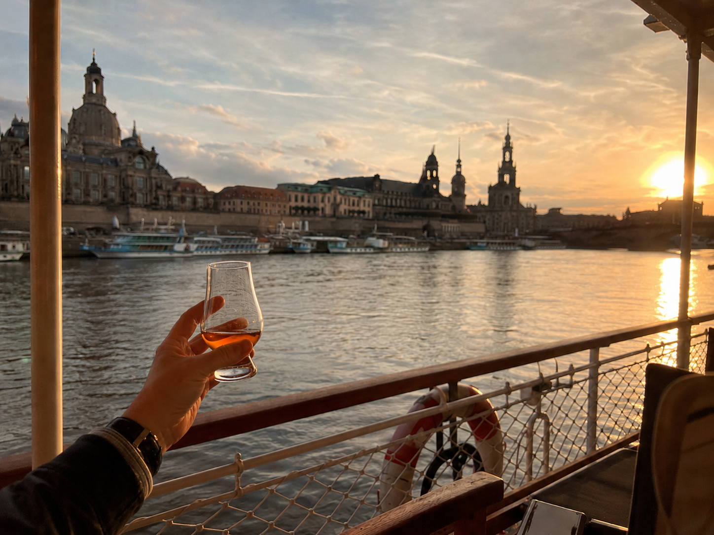 Abendliche Elbe-Schifffahrt mit exklusivem Rum Tasting